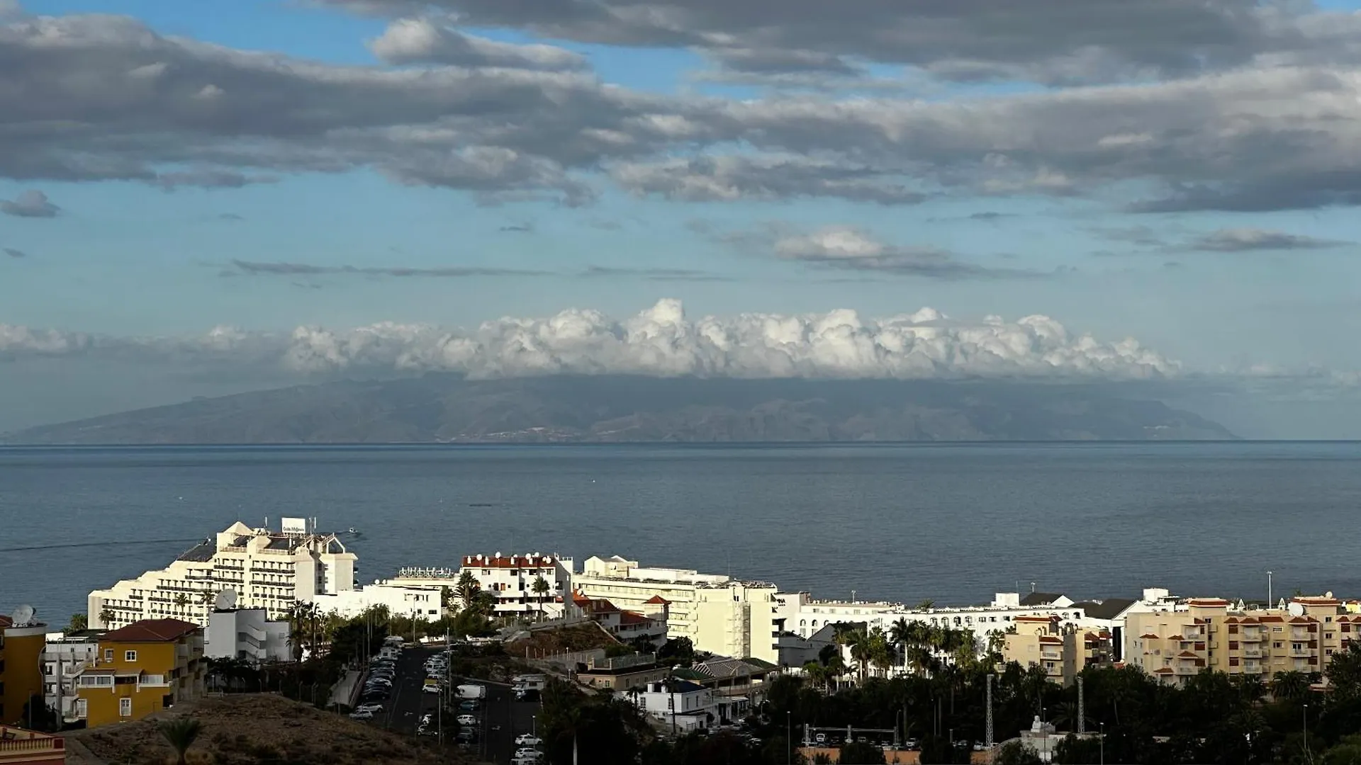 Costa Adeje - Amazing Ocean And Teide View - Fast Wifi, Air Con Apartment Spain