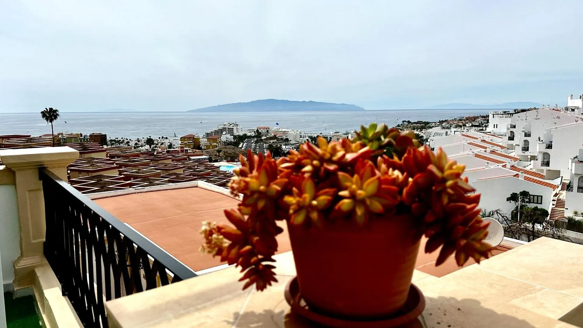 Costa Adeje - Amazing Ocean And Teide View - Fast Wifi, Air Con Apartment 0*, Costa Adeje (Tenerife)